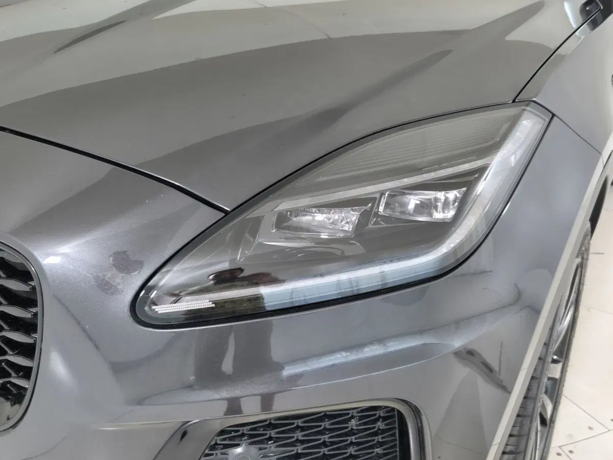 Jaguar E-Pace usata a Torino (19)