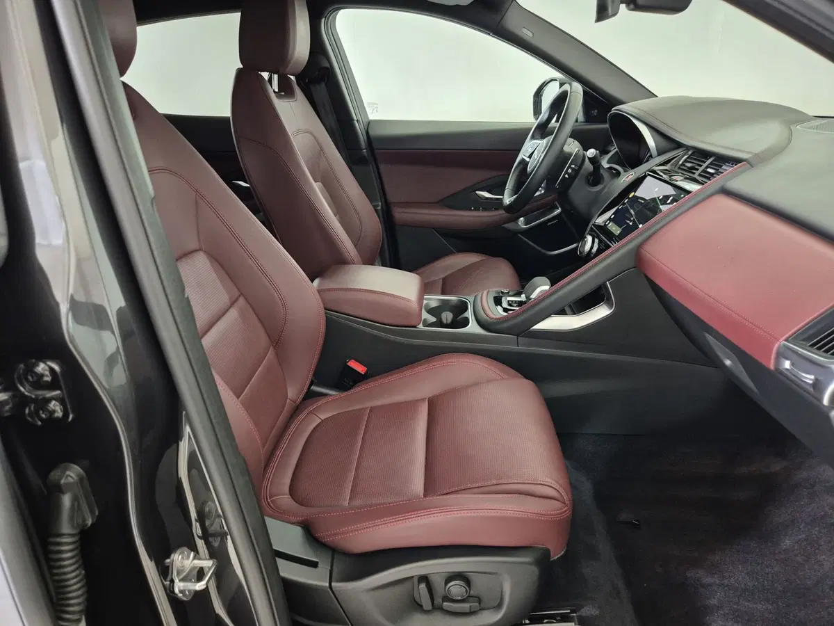 Jaguar E-Pace usata a Torino (3)
