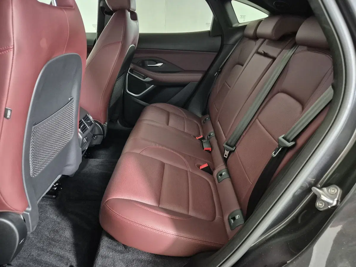 Jaguar E-Pace usata a Torino (5)