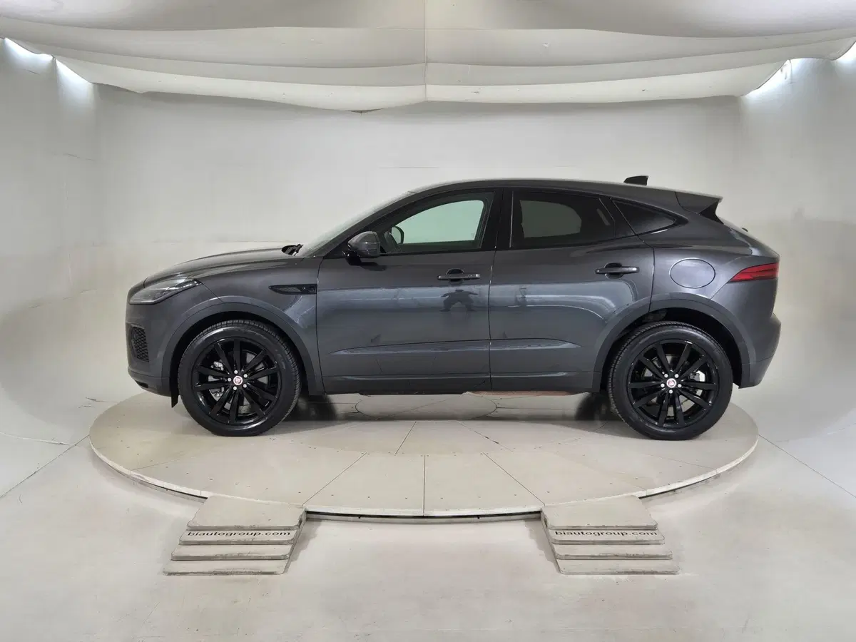 Jaguar E-Pace usata a Torino (6)