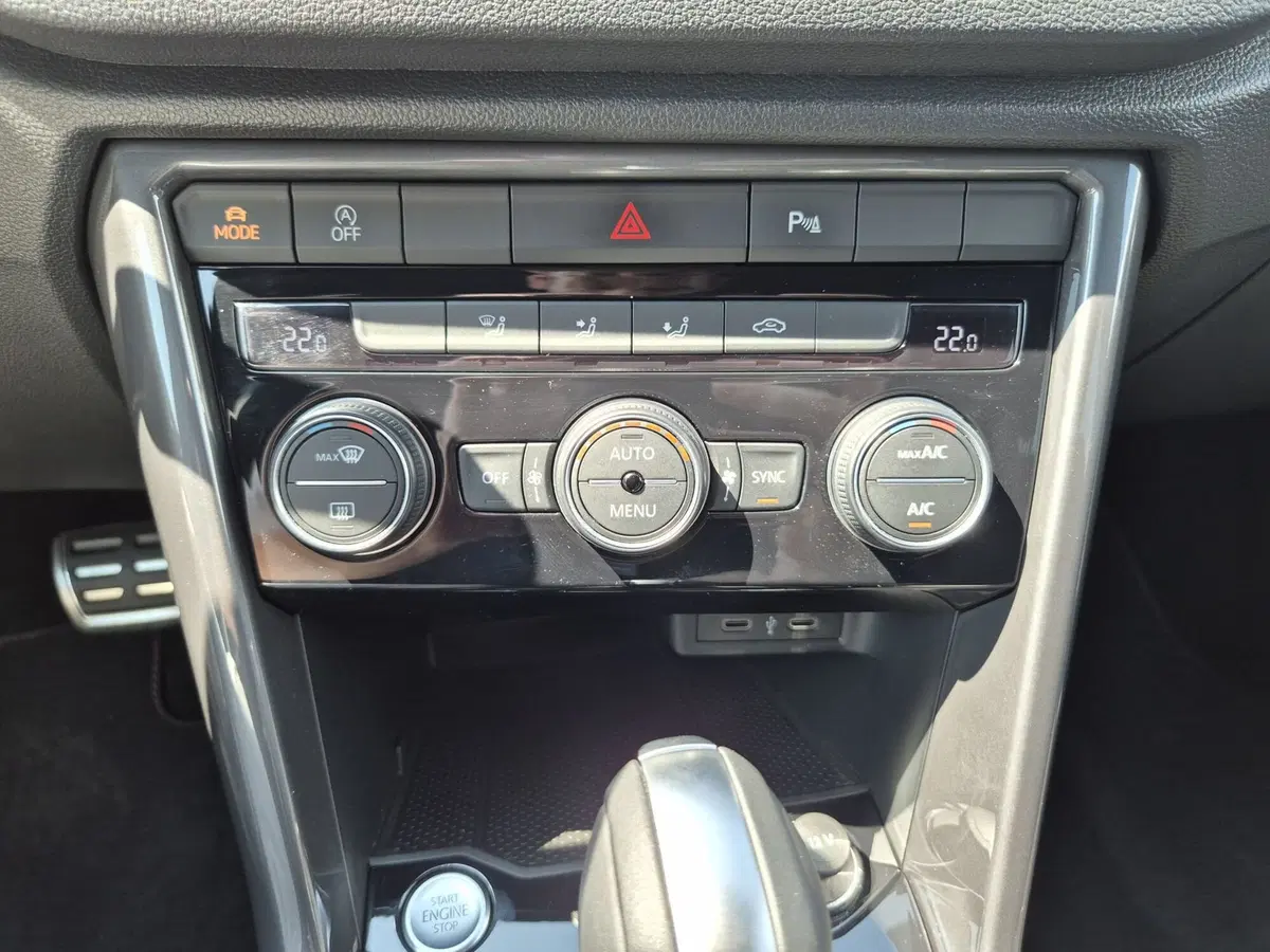 Volkswagen T-Roc usata  (18)