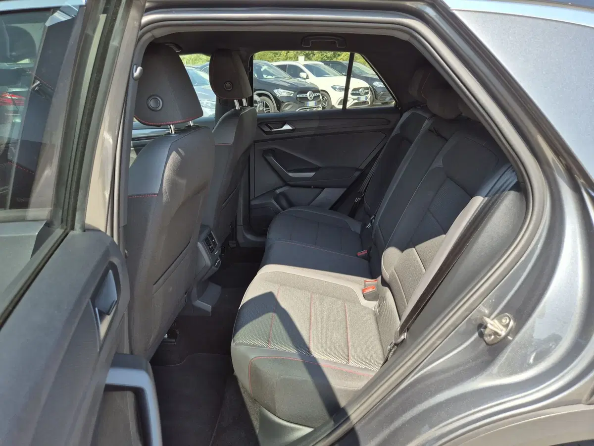 Volkswagen T-Roc usata  (7)