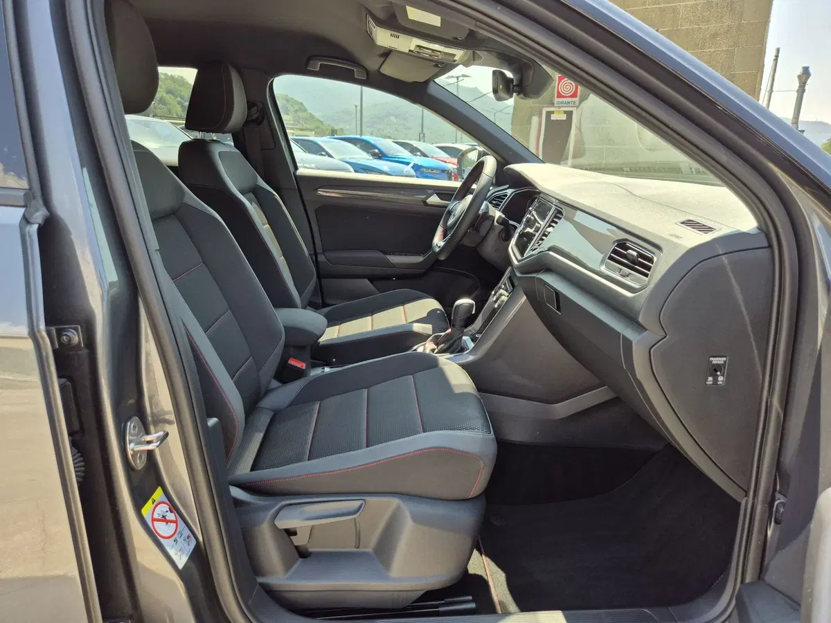 Volkswagen T-Roc usata  (9)