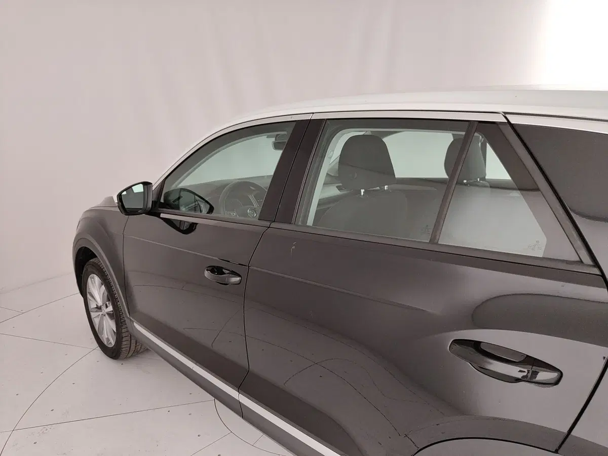 Volkswagen T-Roc usata a Caserta (12)