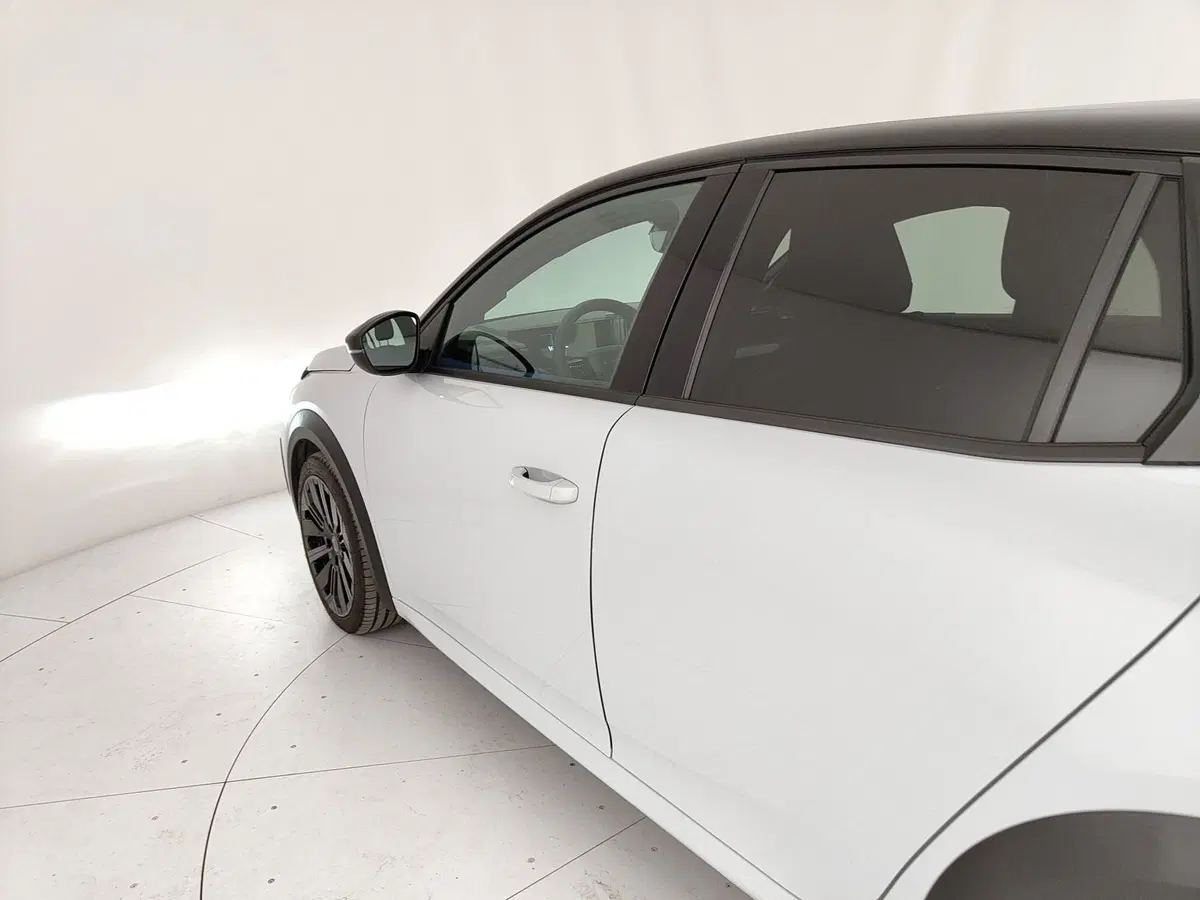 Lancia Ypsilon usata a Caserta (12)