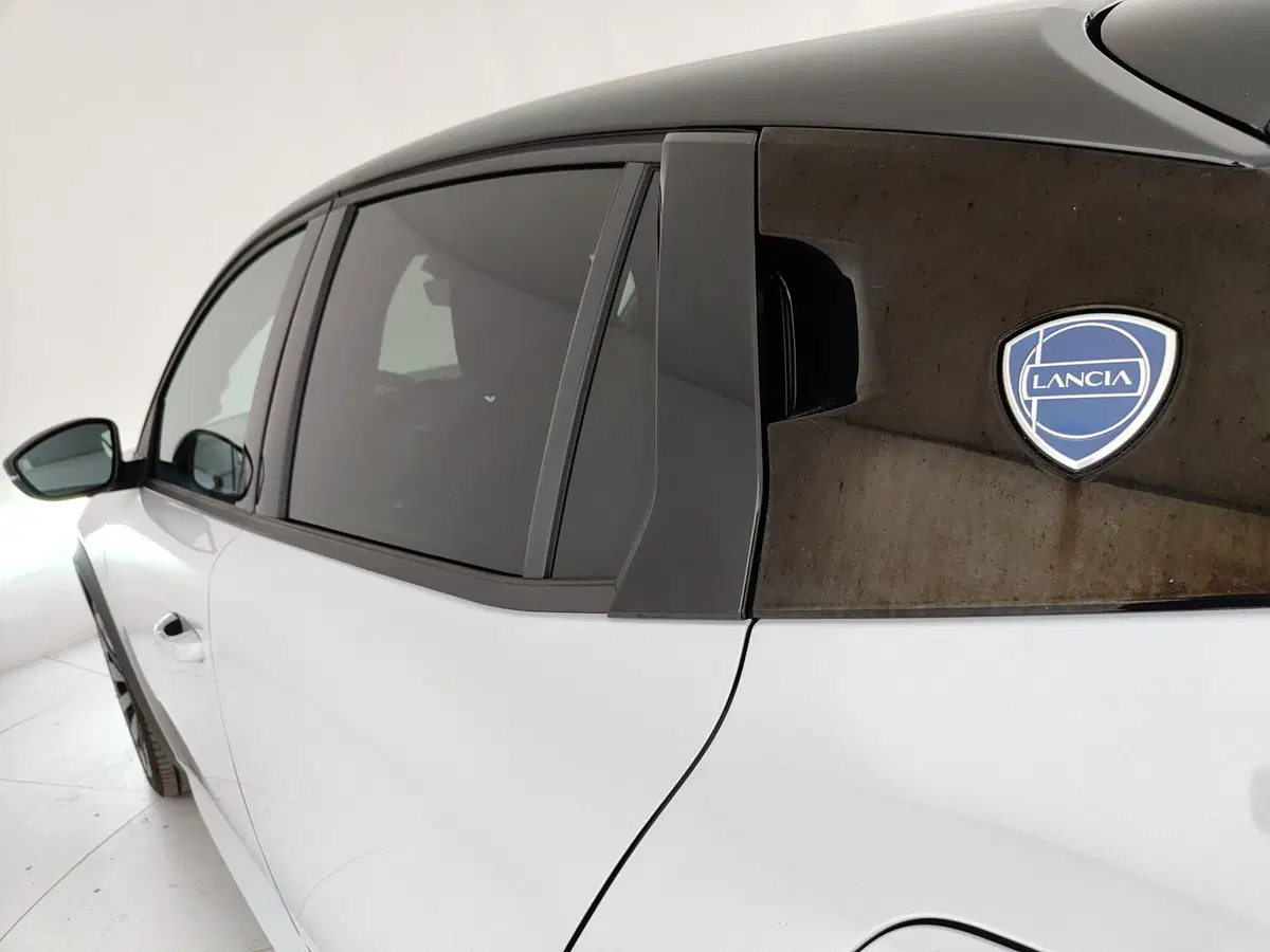 Lancia Ypsilon usata a Caserta (13)