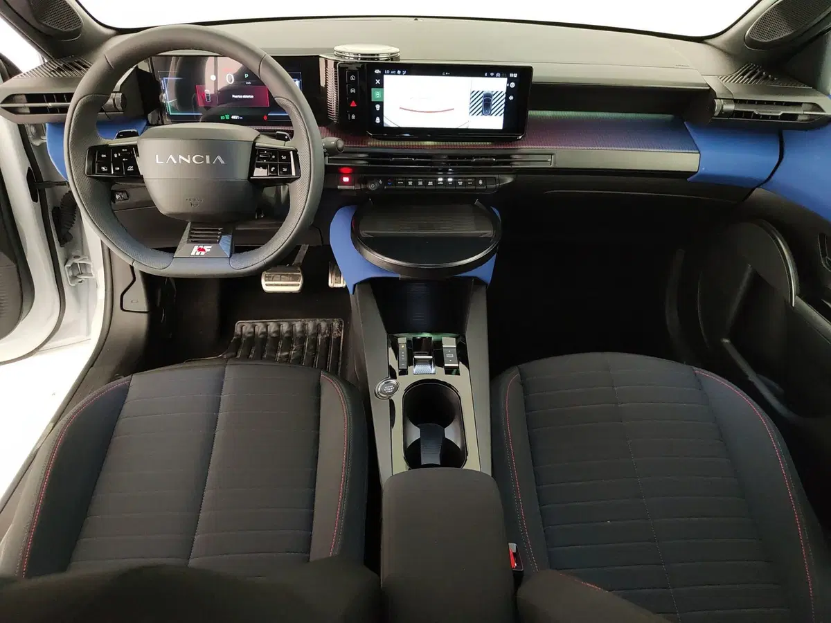 Lancia Ypsilon usata a Caserta (16)