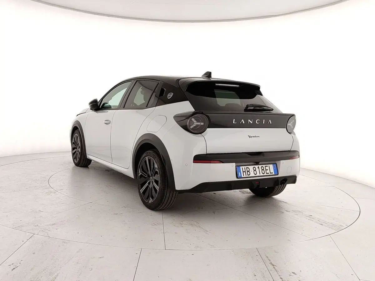 Lancia Ypsilon usata a Caserta (4)