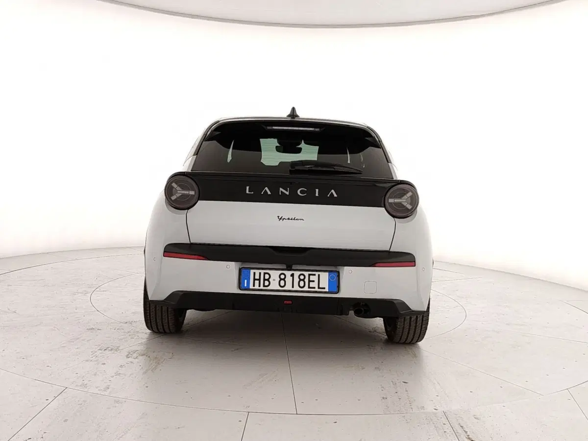 Lancia Ypsilon usata a Caserta (5)