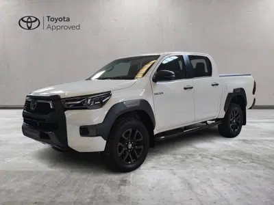 Toyota Hilux 2.8 D A/T 4WD porte Double Cab Invincible del 2023 usata a Milano