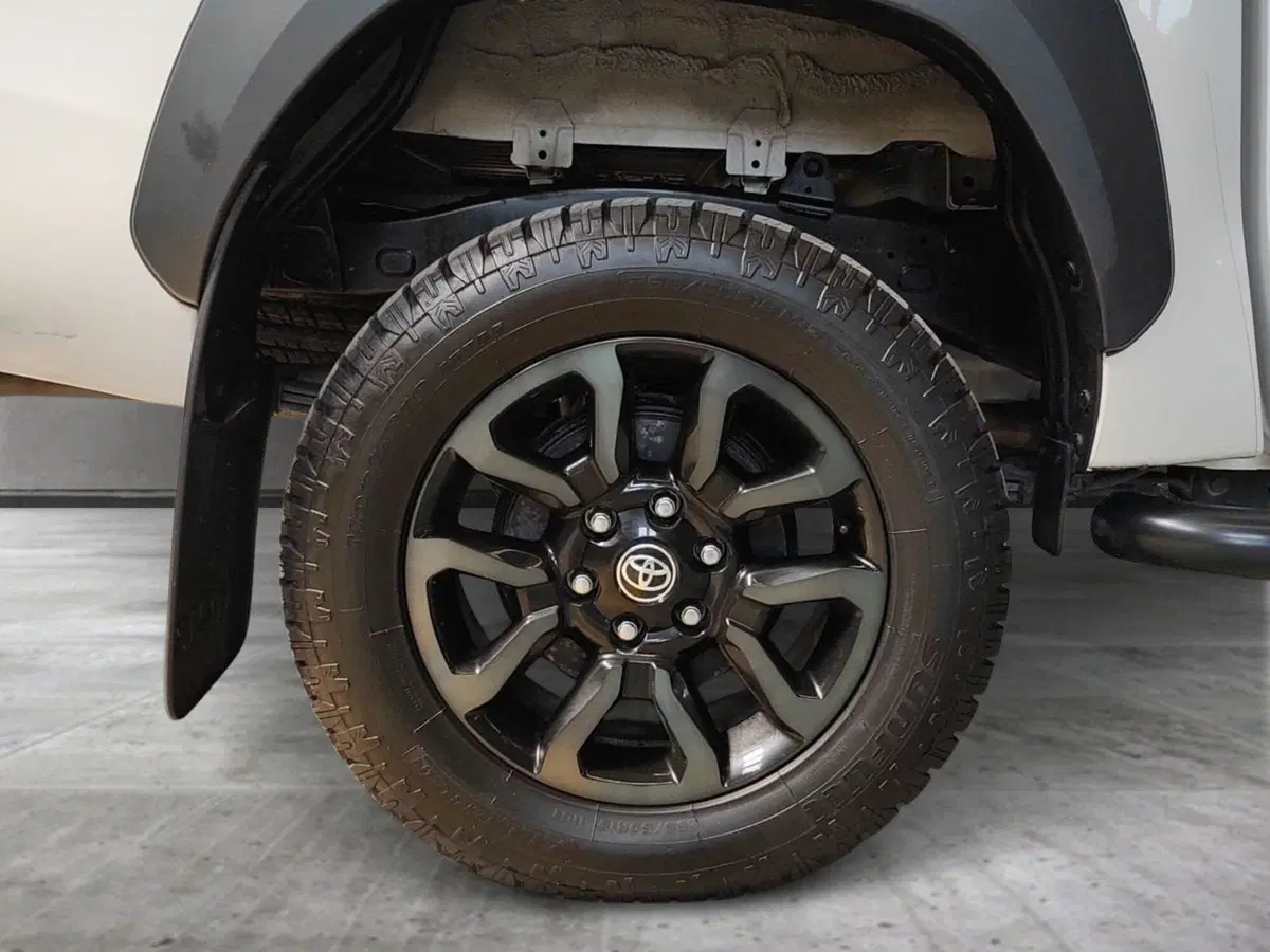 Toyota Hilux usata a Milano (14)