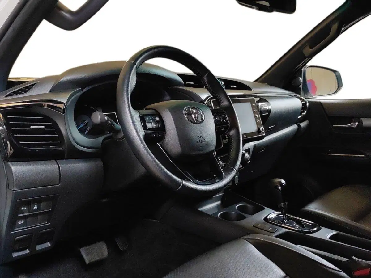Toyota Hilux usata a Milano (8)