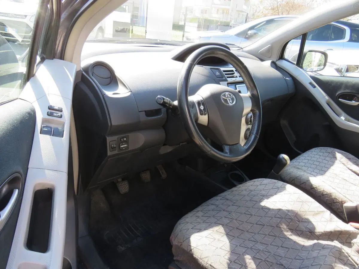 Toyota Yaris usata a Monza e Brianza (10)