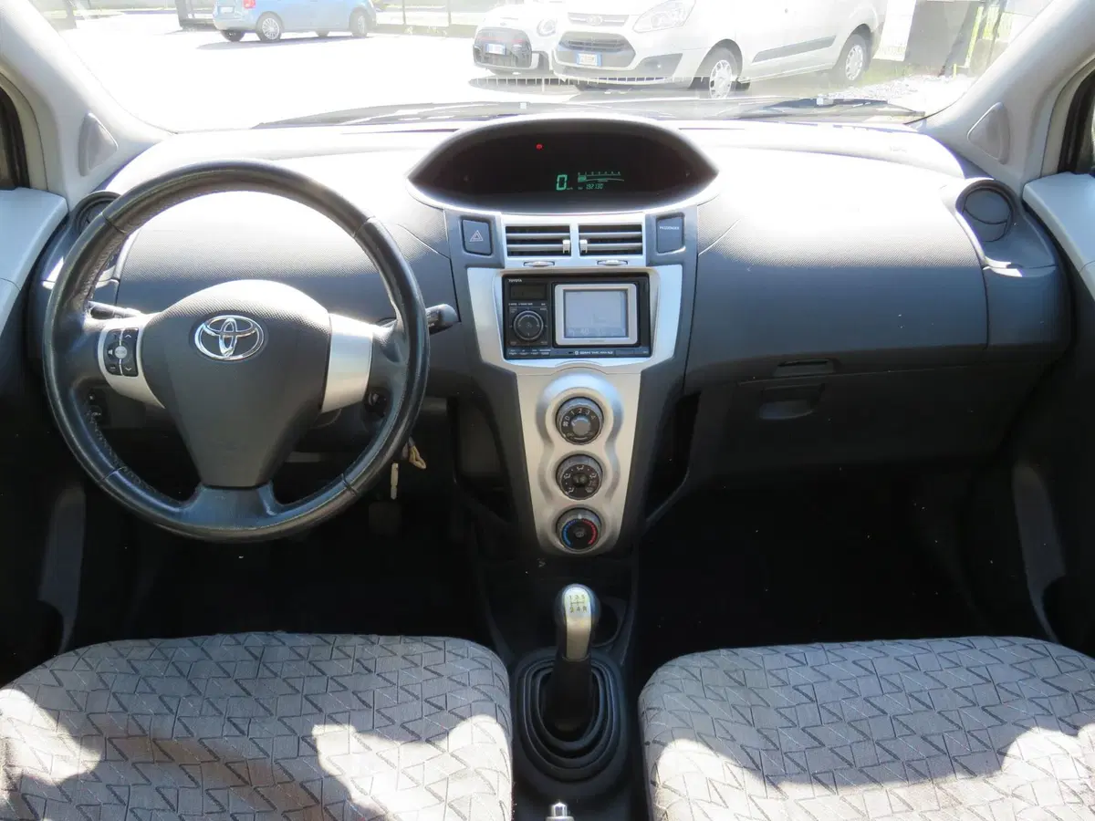 Toyota Yaris usata a Monza e Brianza (11)