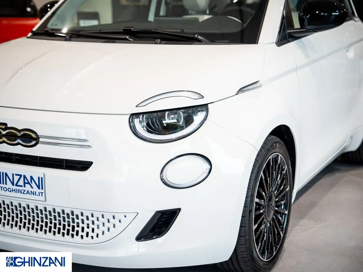 Fiat 500 Cabrio nuova a Bergamo (17)