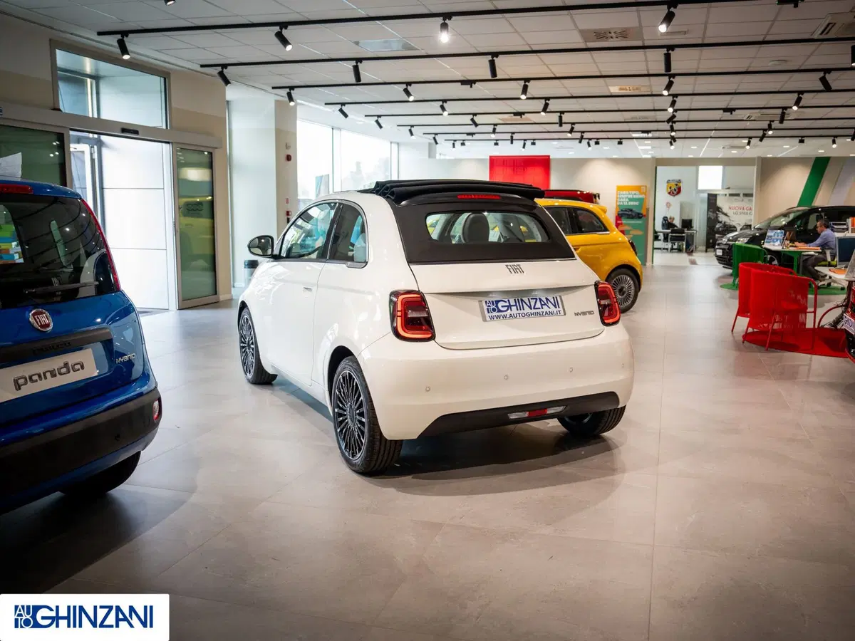Fiat 500 Cabrio nuova a Bergamo (8)