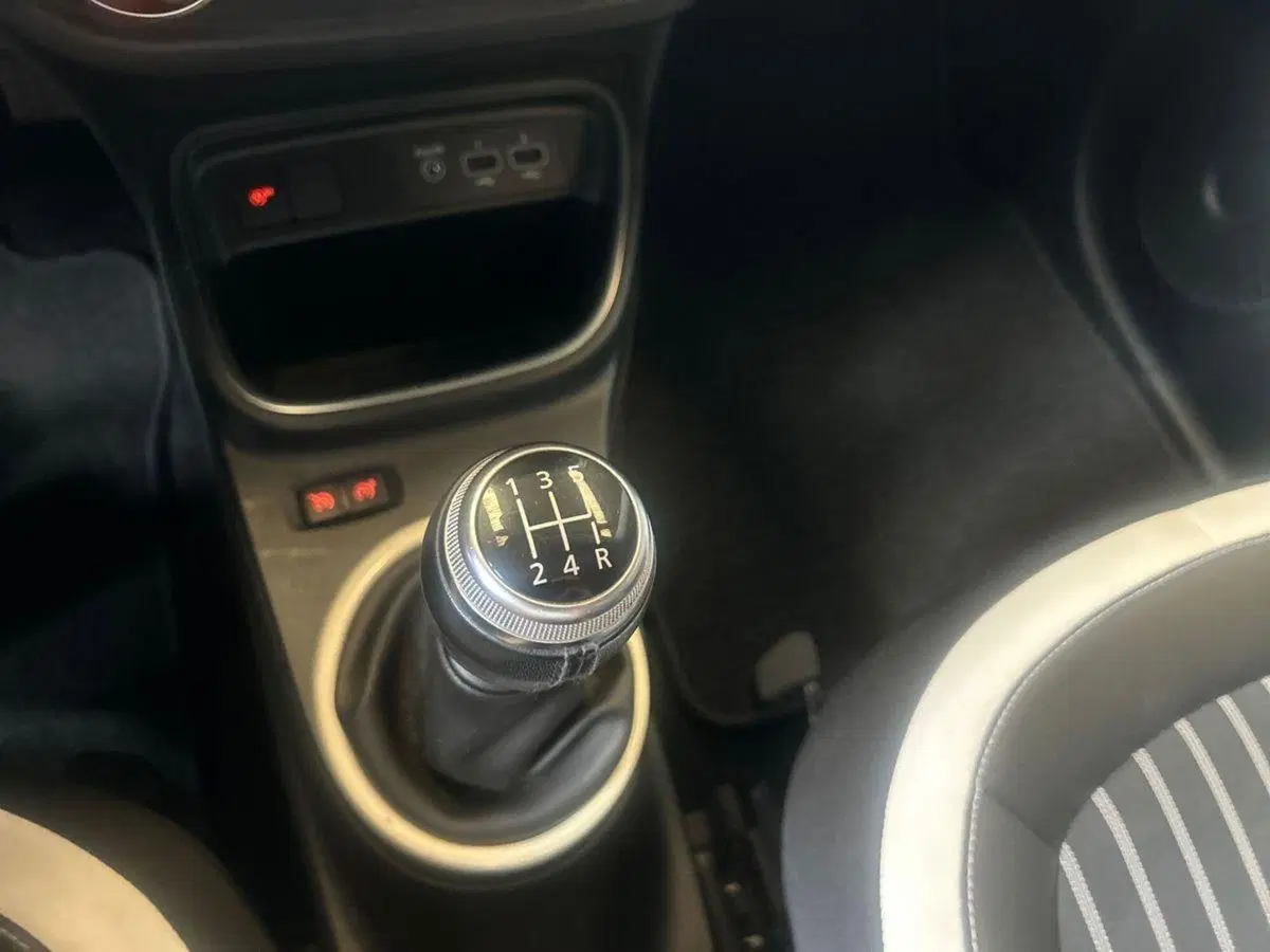 Renault Twingo usata a Milano (13)