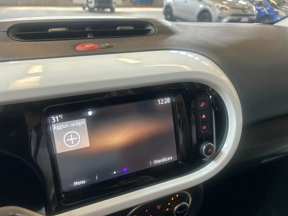 Renault Twingo usata a Milano (9)