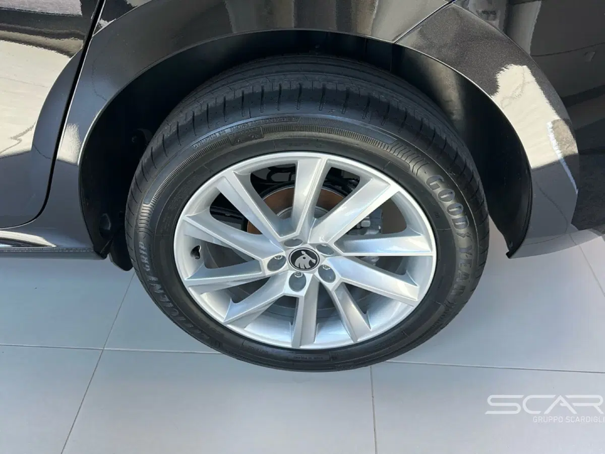 Skoda Kamiq nuova a Livorno (5)