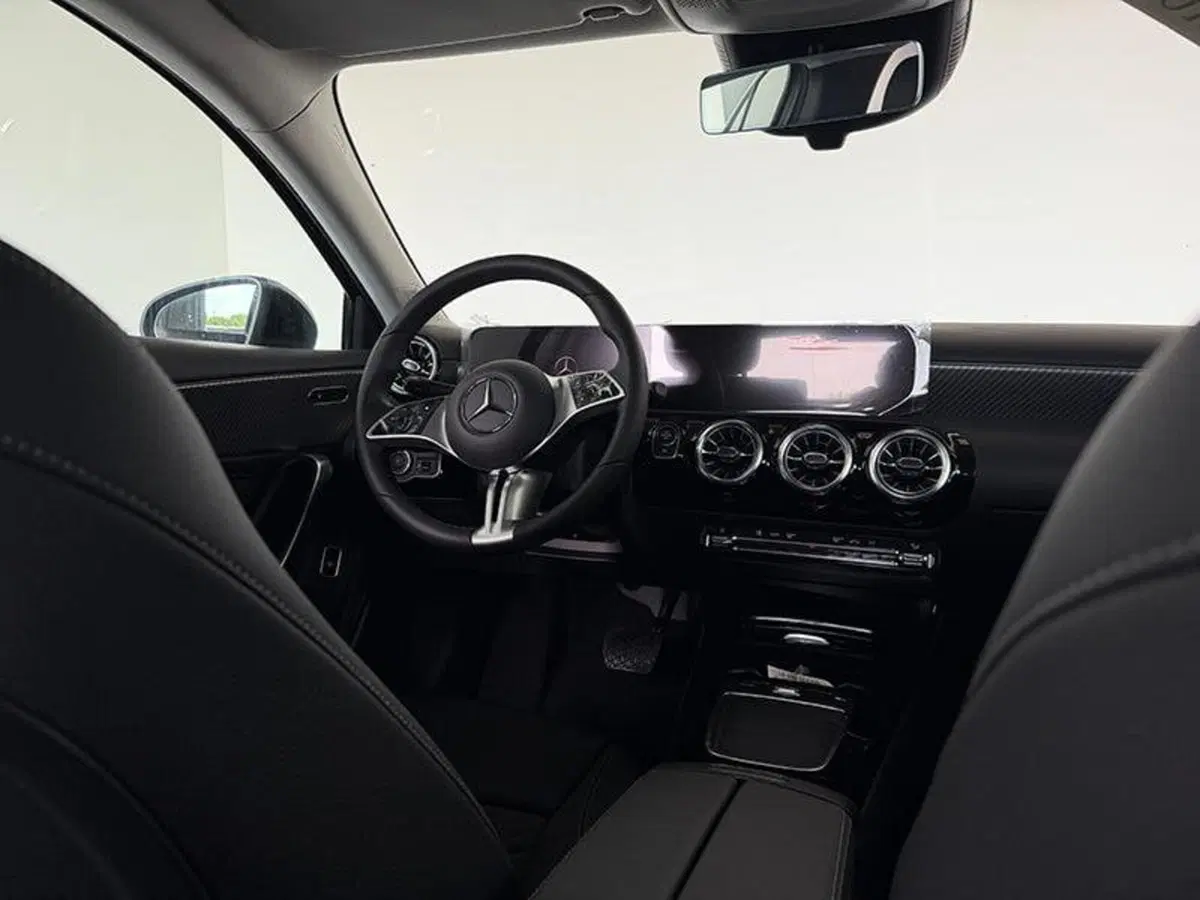 Mercedes-Benz Classe A Sedan nuova a Bergamo (11)