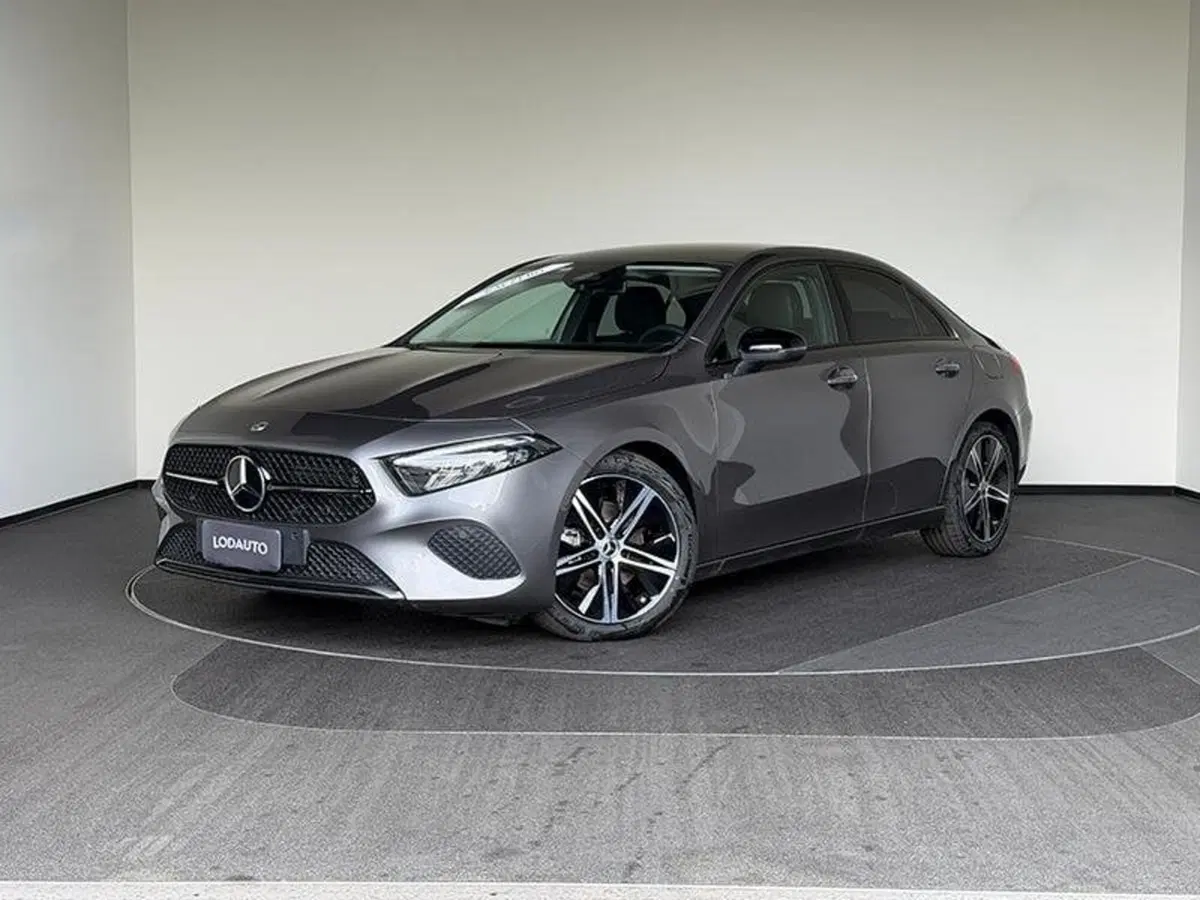 Mercedes-Benz Classe A Sedan nuova a Bergamo (2)