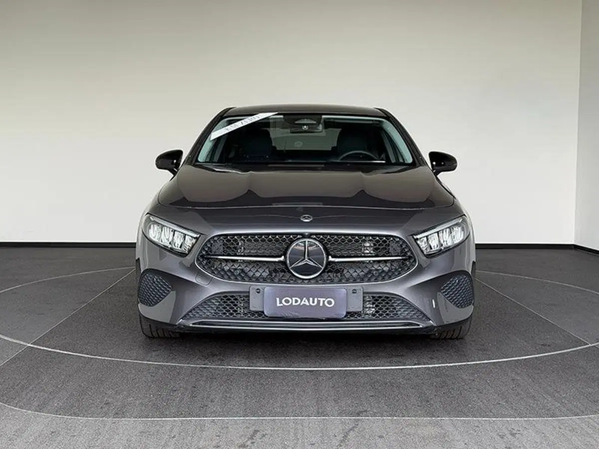 Mercedes-Benz Classe A Sedan nuova a Bergamo (3)