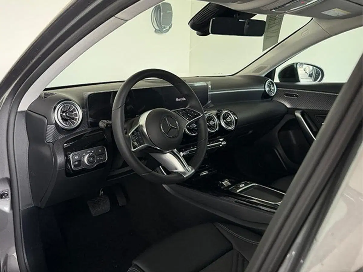 Mercedes-Benz Classe A Sedan nuova a Bergamo (8)