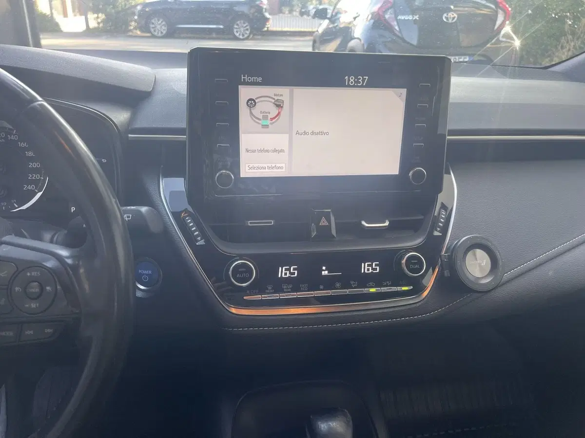 Toyota Corolla Touring Sports usata a Bologna (14)