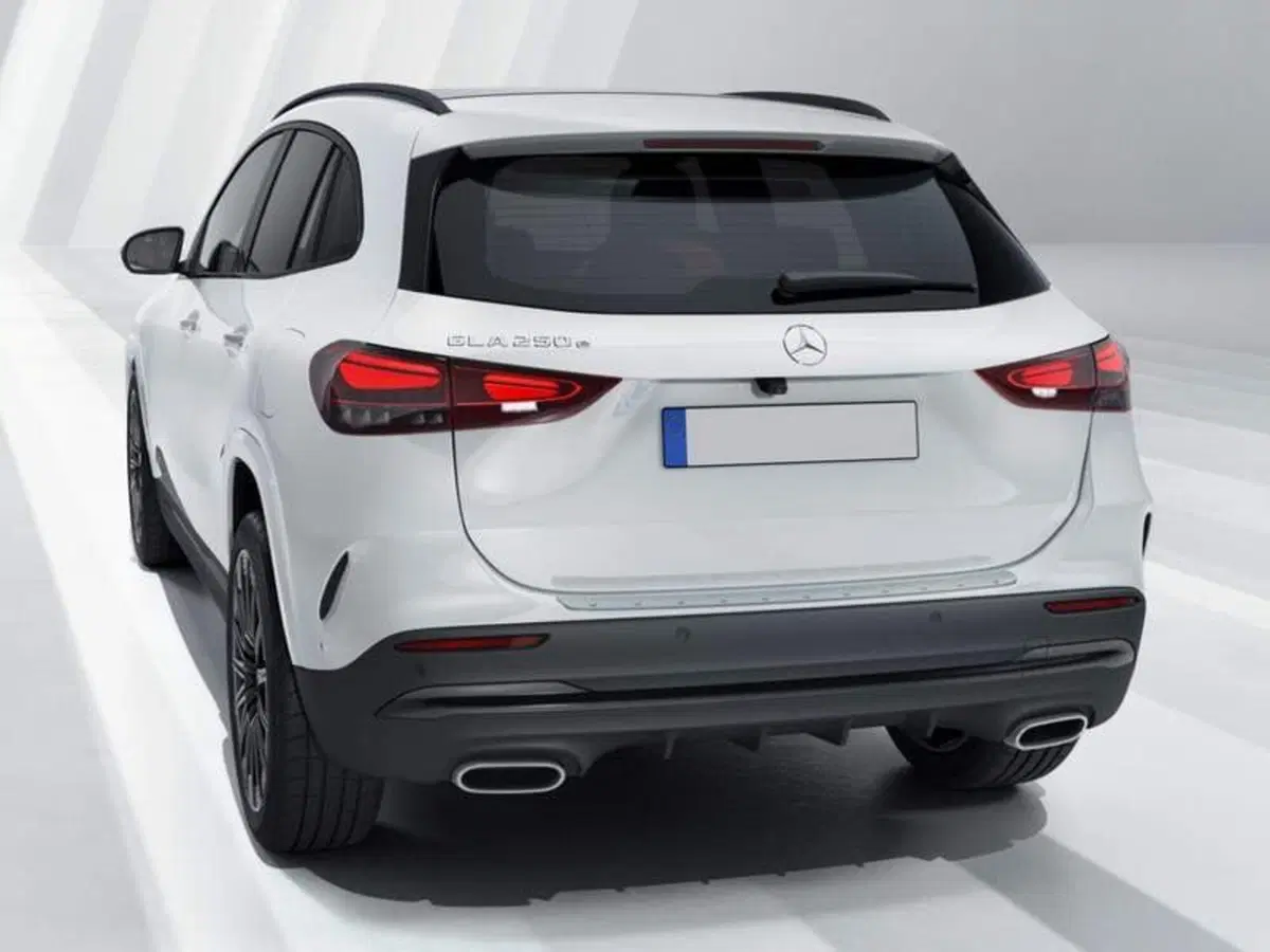 Mercedes-Benz GLA SUV nuova a Pisa (2)