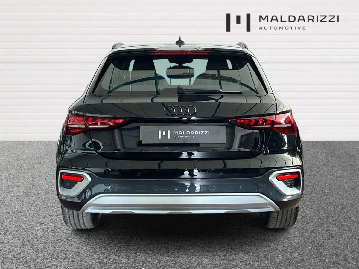 Audi A3 allstreet nuova a Lecce (3)