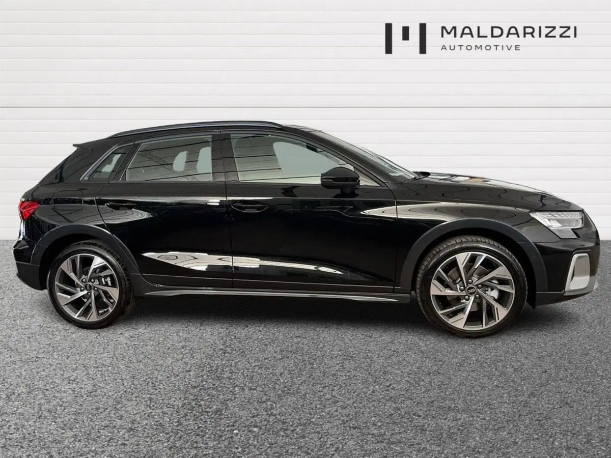 Audi A3 allstreet nuova a Lecce (5)