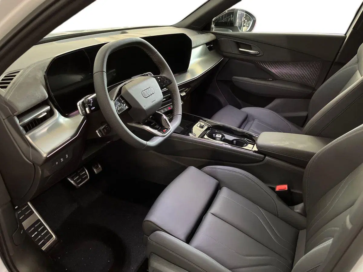 Audi Q3 Sportback nuova a Bari (10)