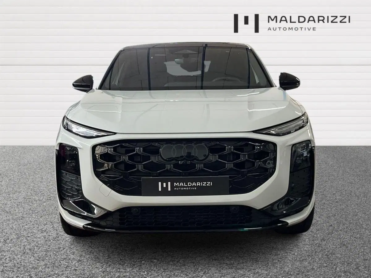 Audi Q3 Sportback nuova a Bari (2)