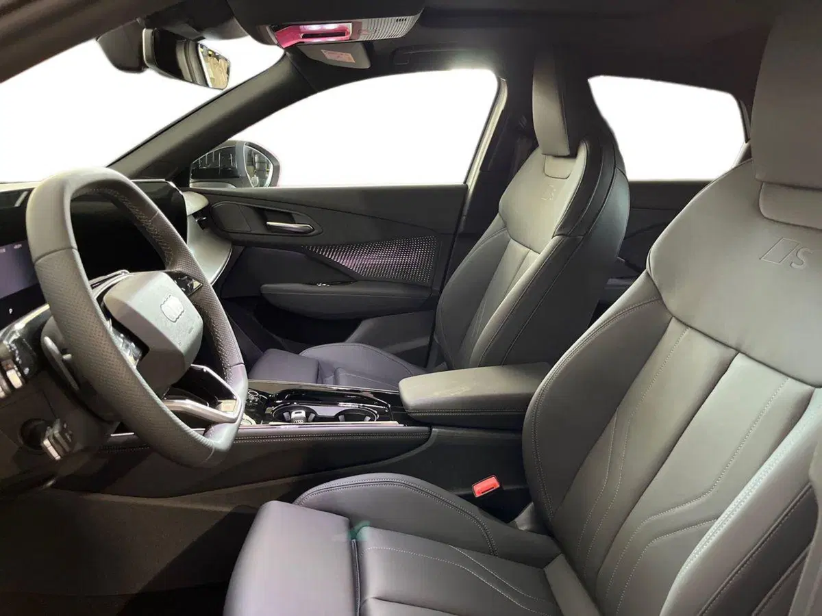 Audi Q3 Sportback nuova a Bari (7)