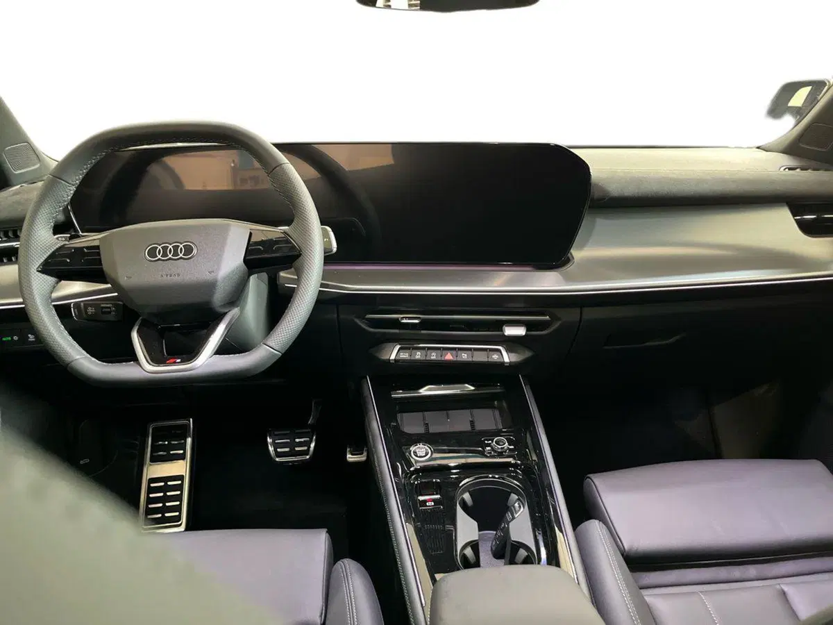 Audi Q3 Sportback nuova a Bari (8)
