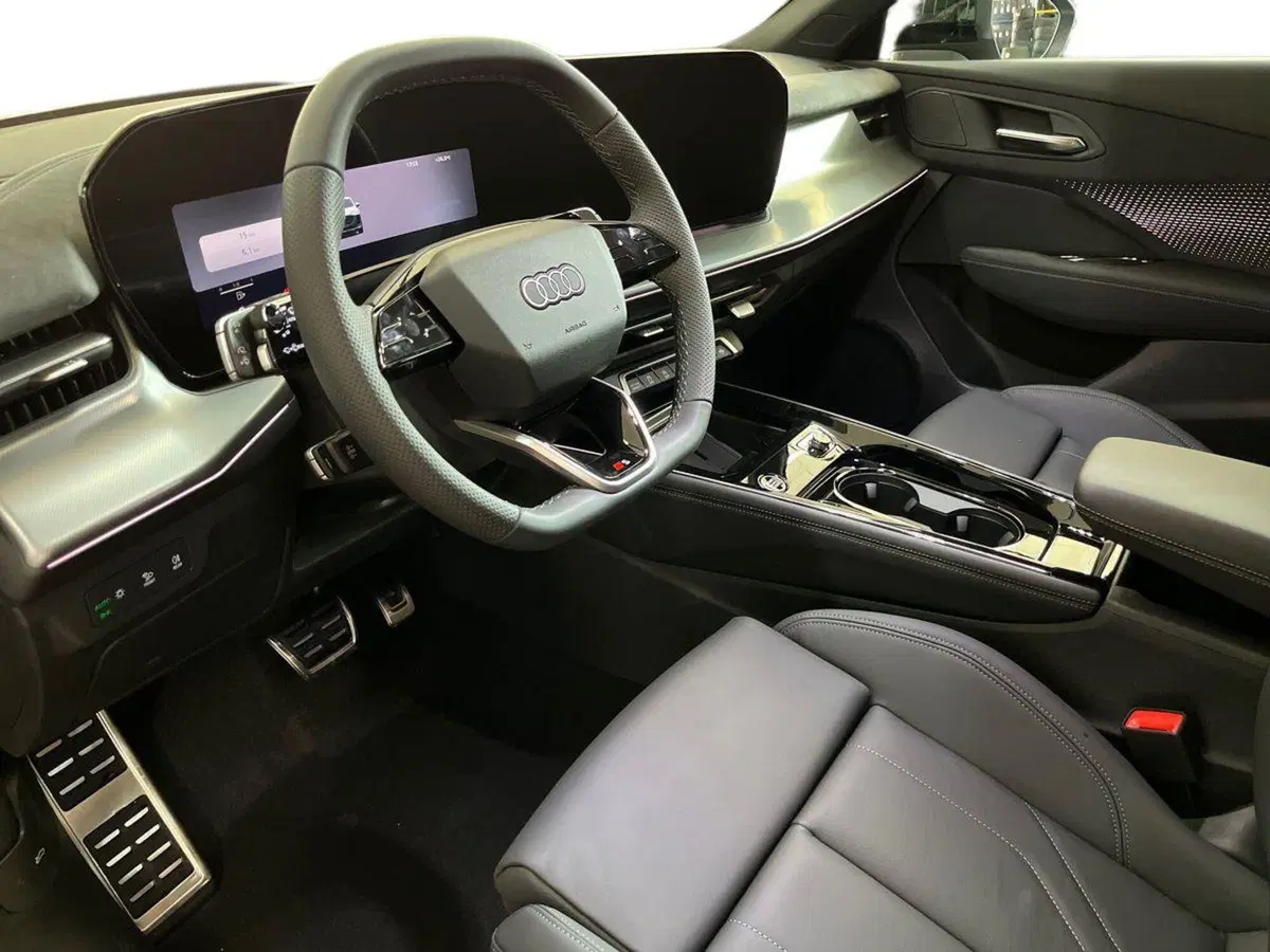 Audi Q3 Sportback nuova a Bari (10)
