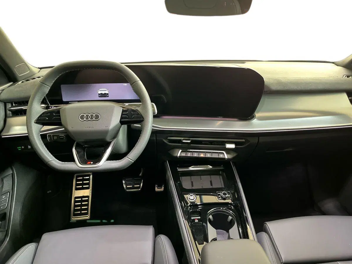 Audi Q3 Sportback nuova a Bari (8)