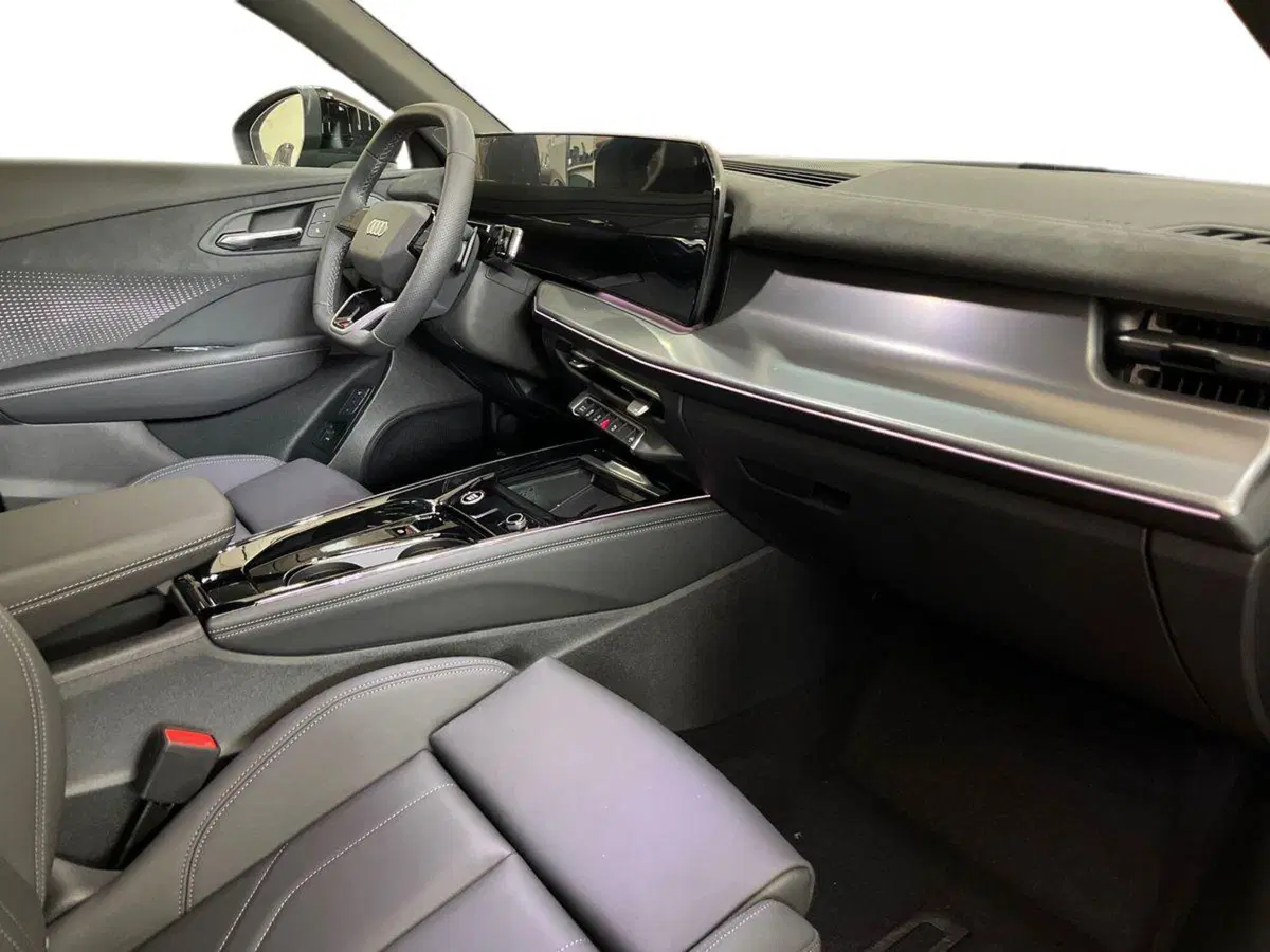 Audi Q3 Sportback nuova a Bari (9)