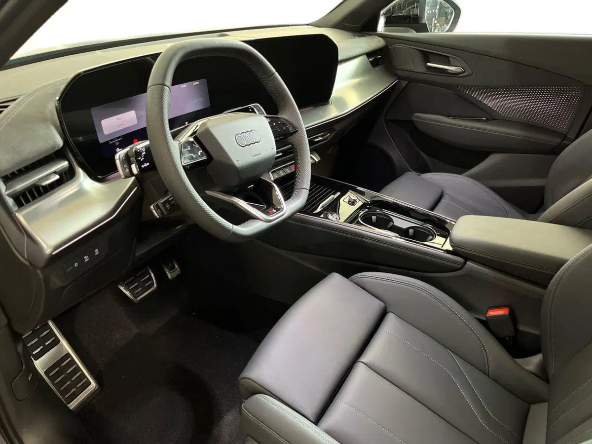 Audi Q3 Sportback nuova a Bari (10)