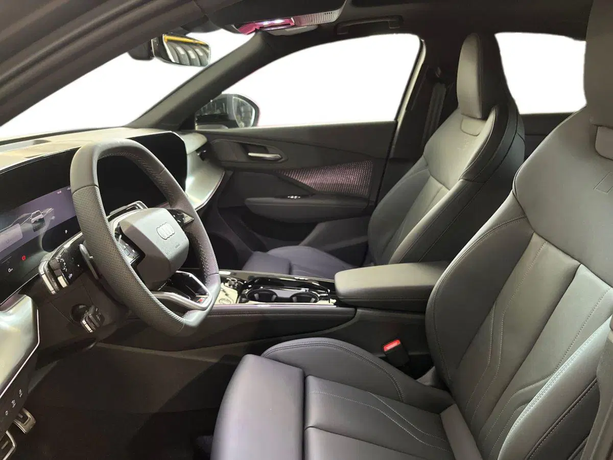 Audi Q3 Sportback nuova a Bari (7)