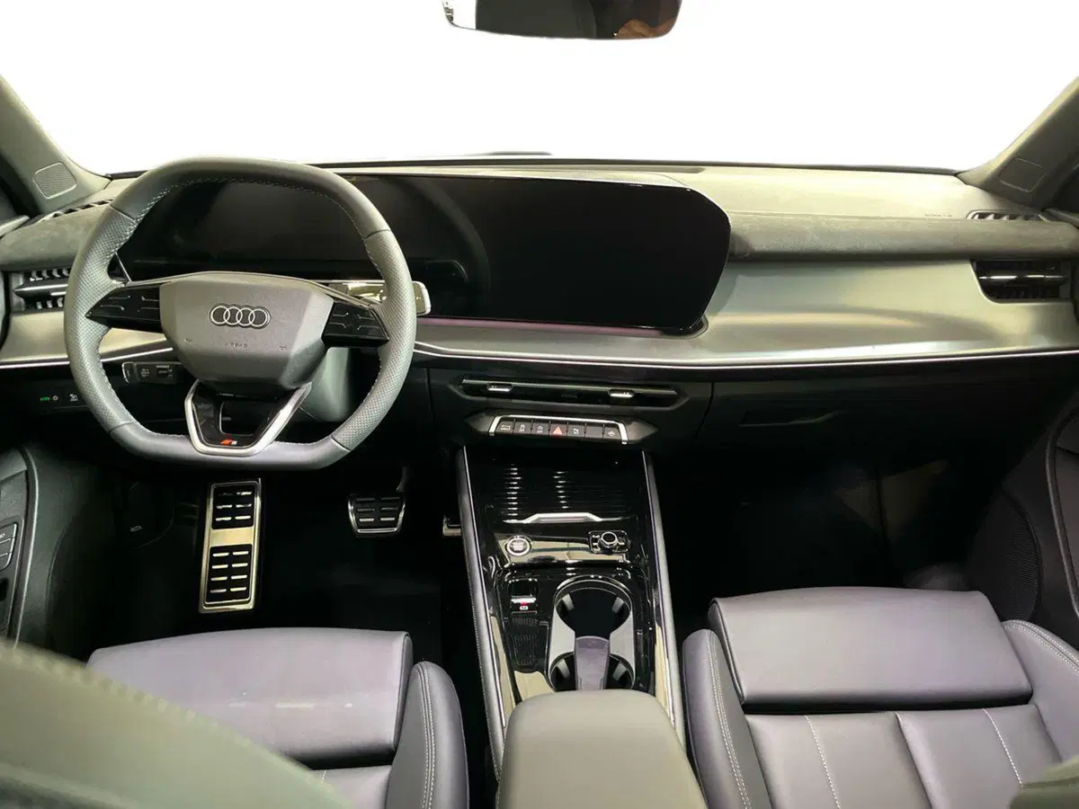 Audi Q3 Sportback nuova a Bari (8)