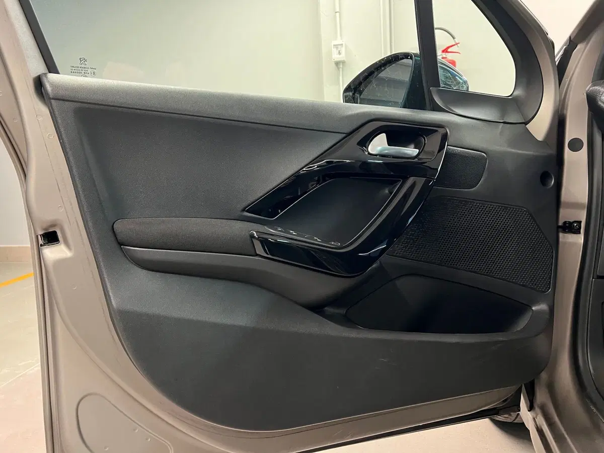 Peugeot 208 usata a Bari (11)