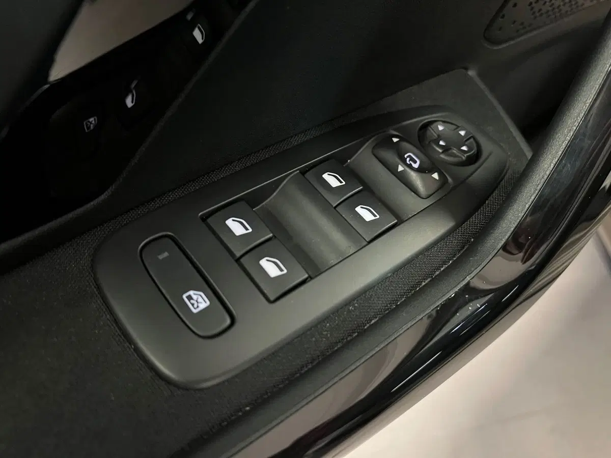 Peugeot 208 usata a Bari (12)