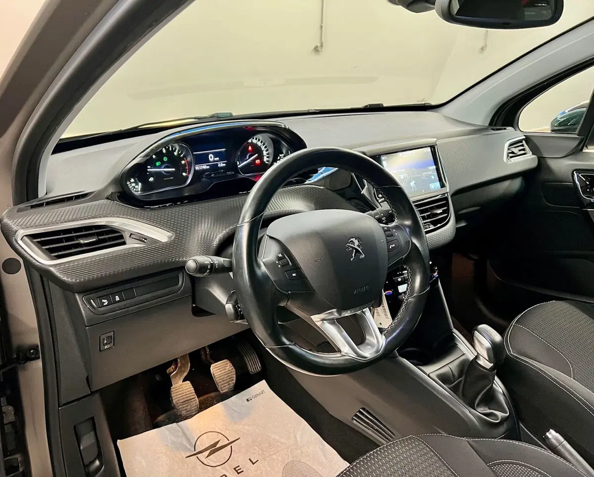Peugeot 208 usata a Bari (13)
