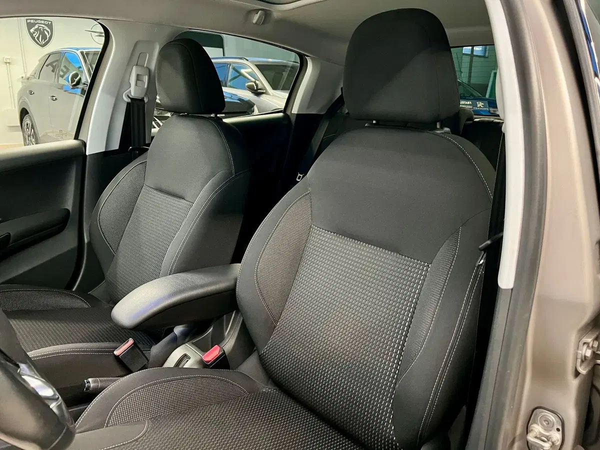 Peugeot 208 usata a Bari (14)
