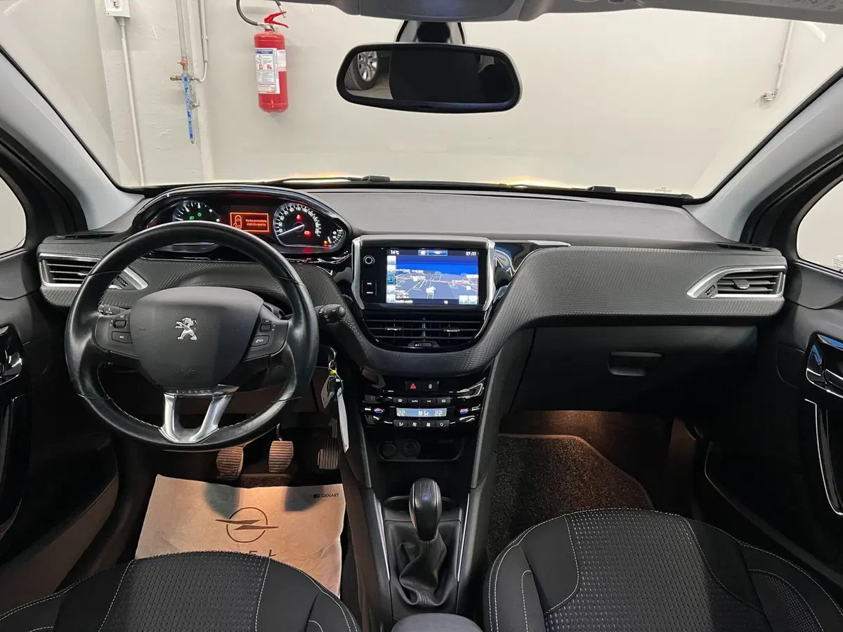 Peugeot 208 usata a Bari (19)