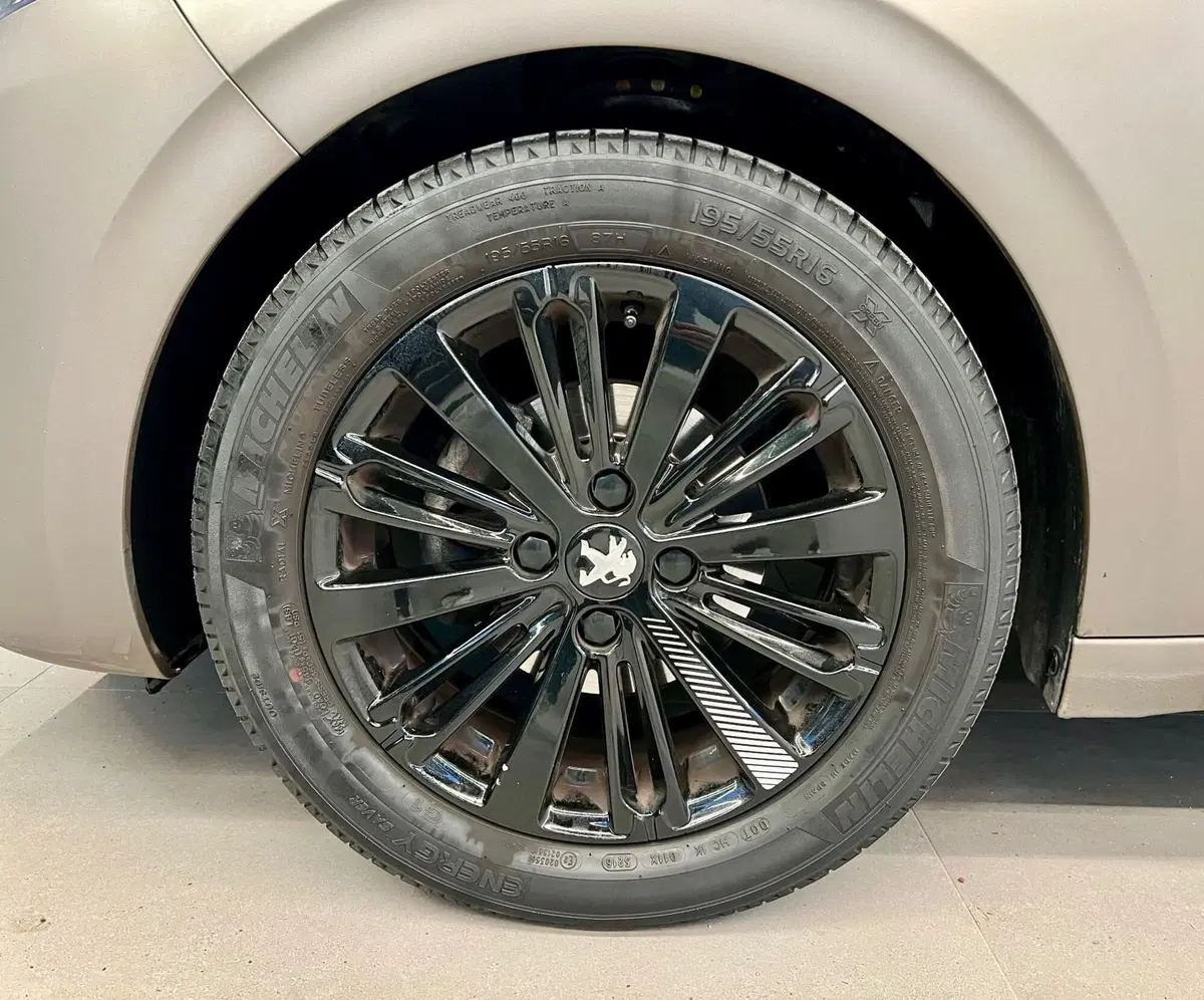 Peugeot 208 usata a Bari (5)