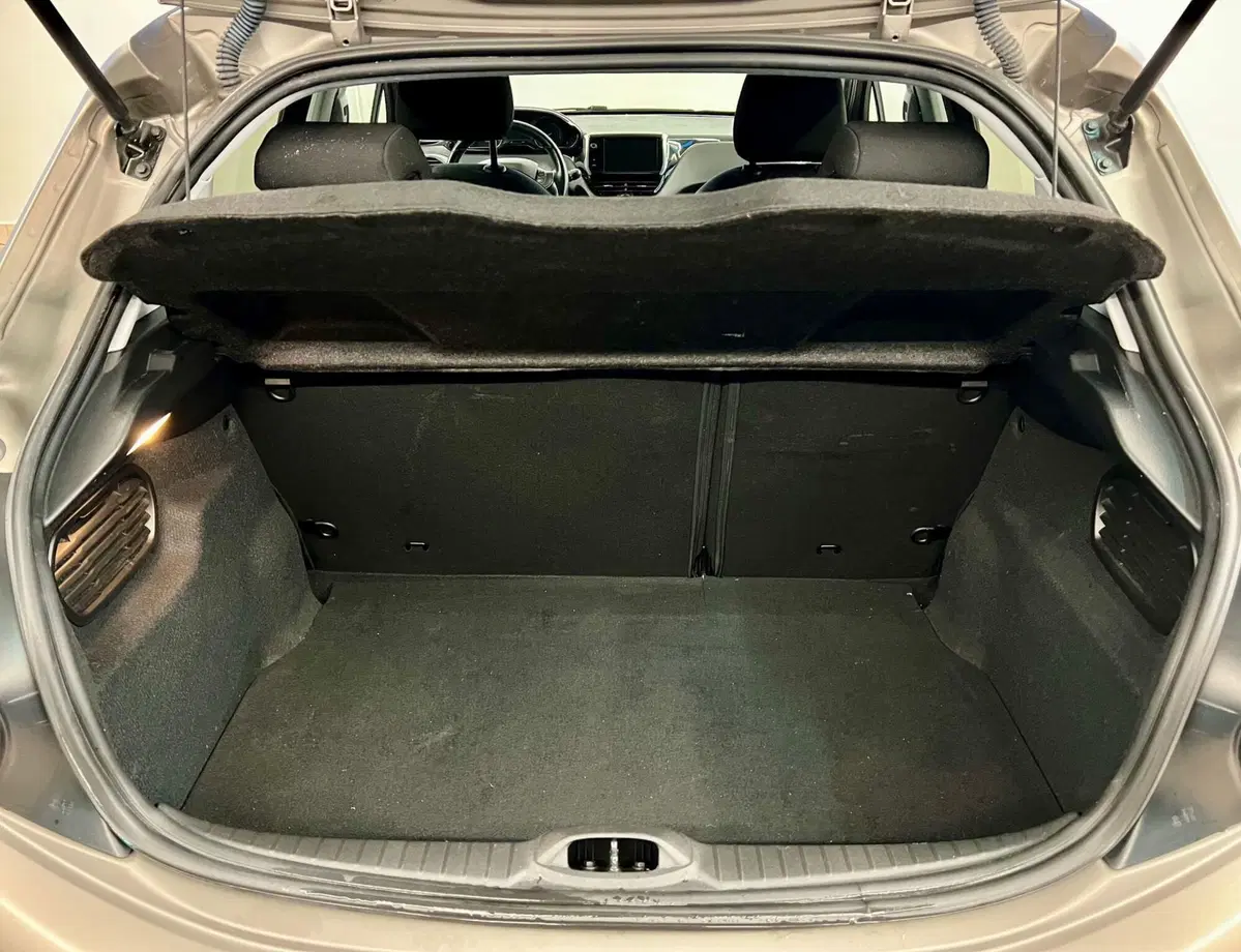 Peugeot 208 usata a Bari (9)