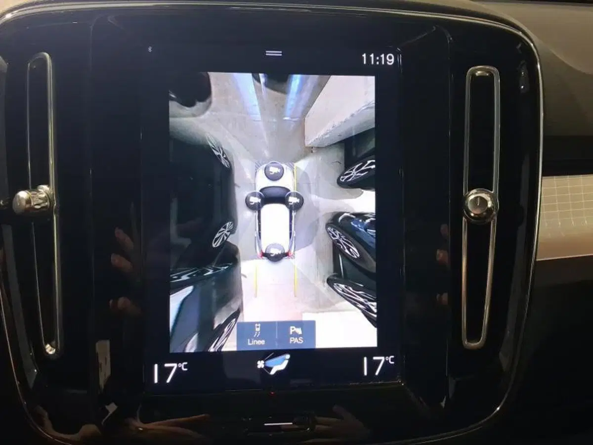 Volvo XC40 usata a Genova (20)
