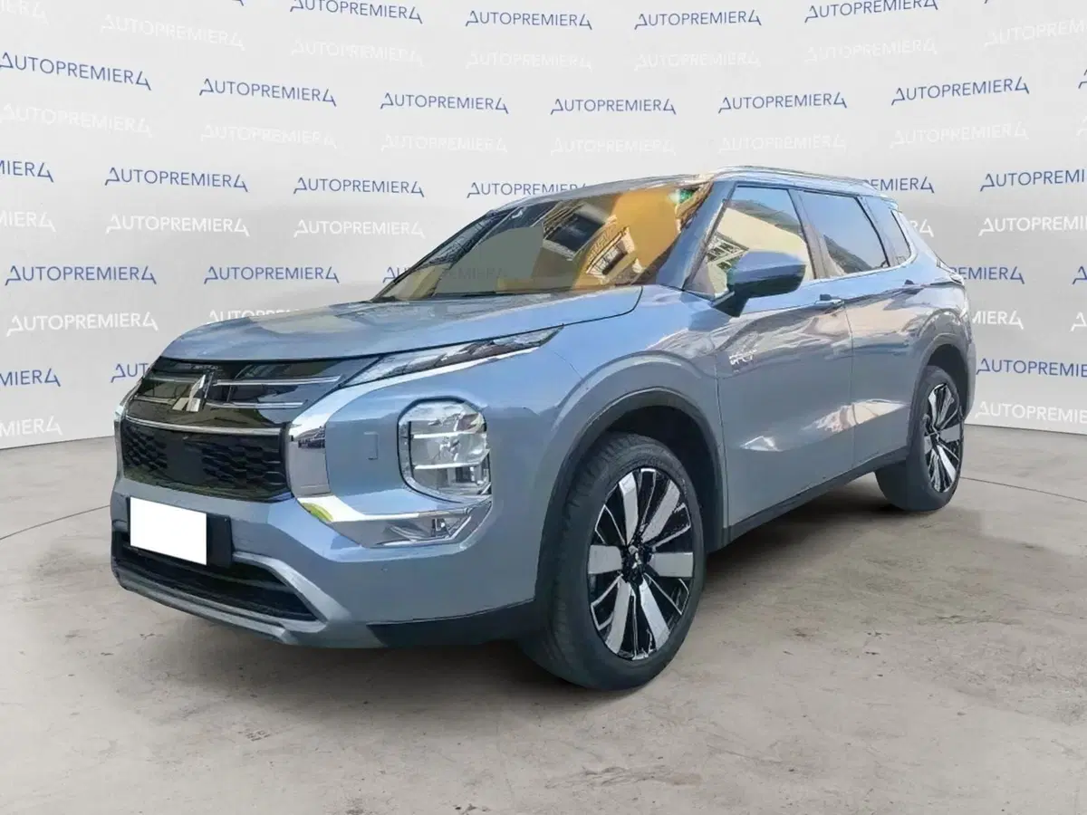Mitsubishi Outlander nuova a Como